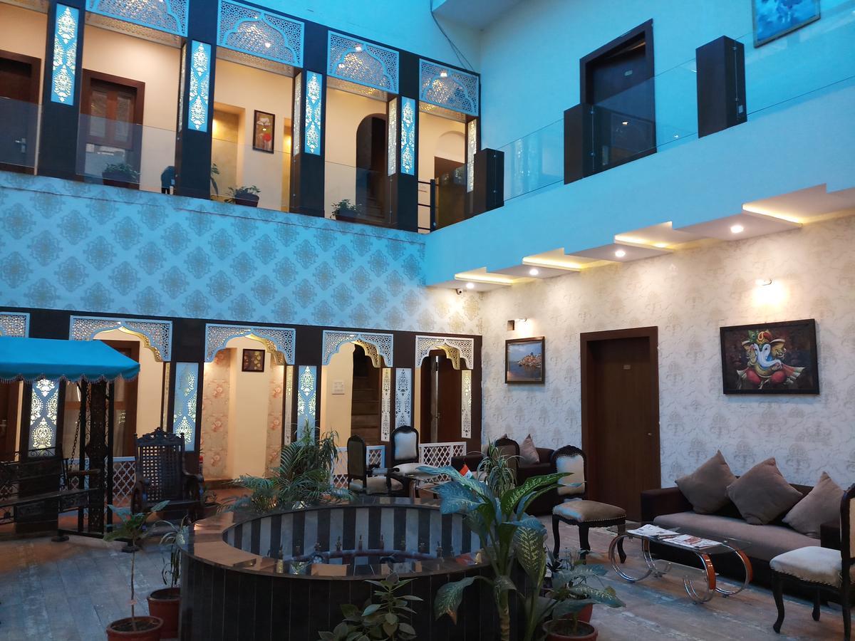 Dwivedi Hotels Sri Omkar Palace Varanasi Bagian luar foto